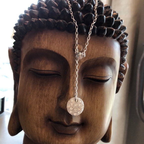 Guess rhinestone embellished necklace. - Picture 1 of 3